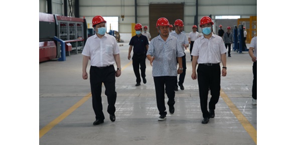 2022-6-29市委書(shū)記劉革安陪同省金融監(jiān)管局、國(guó)家開(kāi)發(fā)銀行等領(lǐng)導(dǎo)視察萬(wàn)眾集團(tuán)